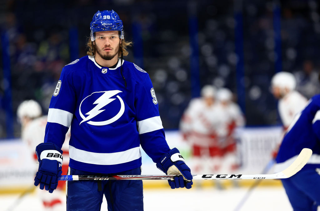 Tampa Bay Lightning Player Leaves Car To Sign Fan's Jersey After Sunday ...